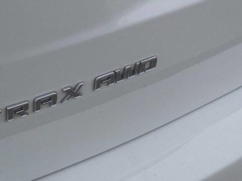 Used 2018 Chevrolet Trax LT w/ LT Convenience Package image 9