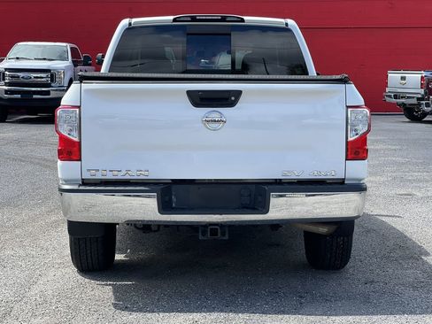 Used 2018 Nissan Titan SV AWD/4WD image 5