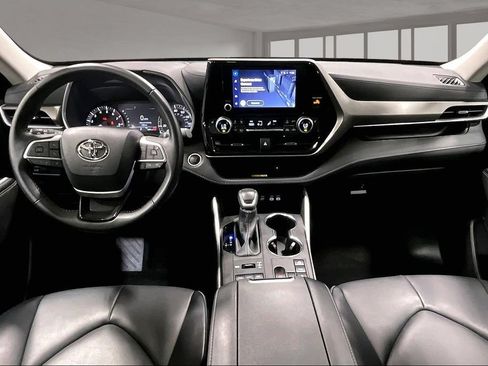 Used 2024 Toyota Highlander XLE AWD/4WD image 7