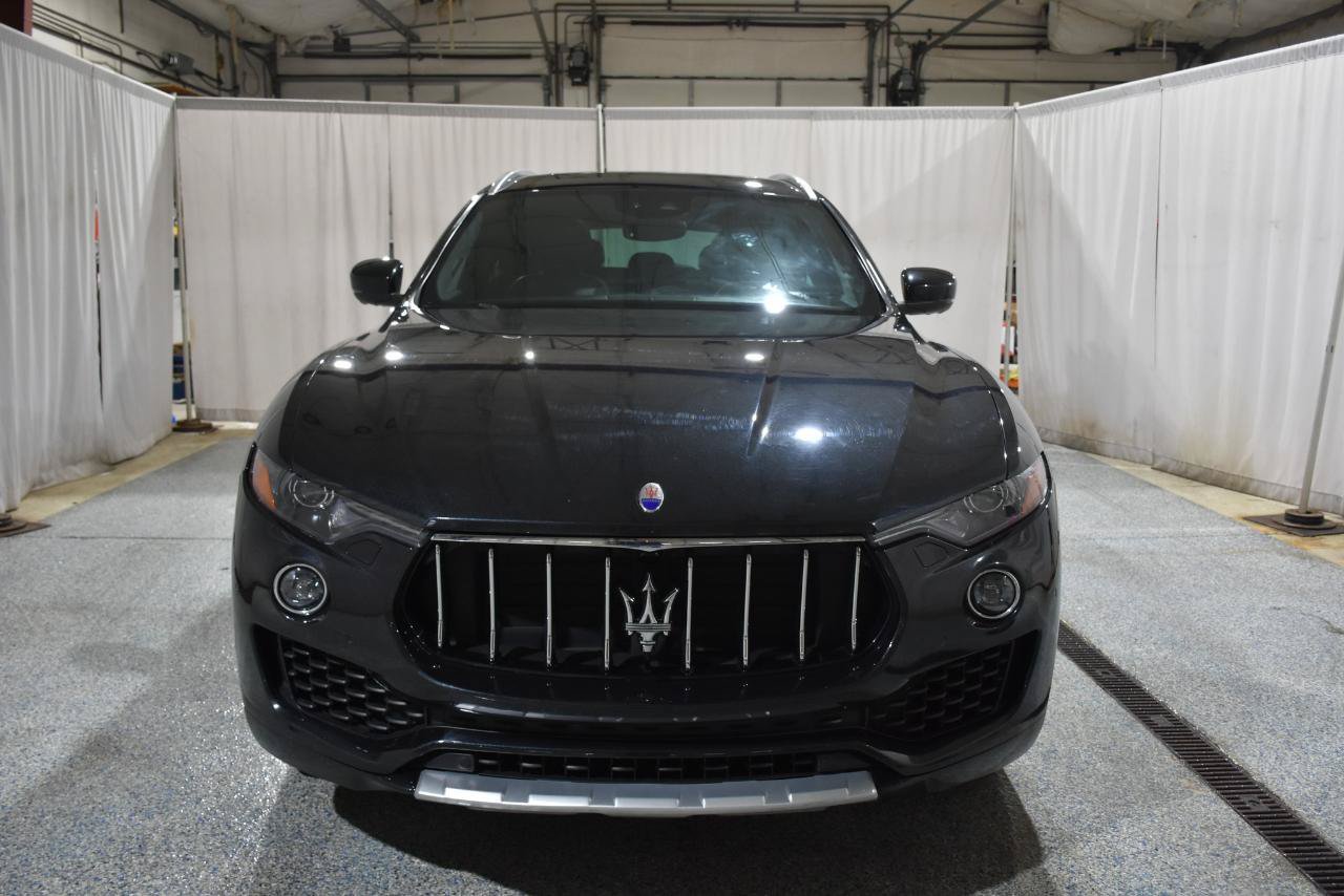Used 2017 Maserati Levante w/ Luxury Package AWD/4WD image 2