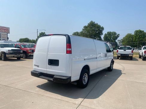 Used 2016 Chevrolet Express 3500 Extended RWD image 7