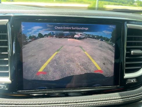 Used 2023 Chrysler Pacifica Touring-L w/ Uconnect Theater Family Group AWD/4WD image 9