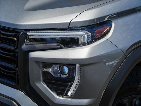 Used 2025 GMC Canyon Elevation RWD image 2