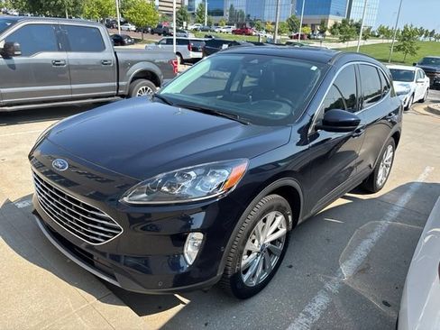 Used 2021 Ford Escape Titanium w/ Titanium Elite Package AWD/4WD image 2