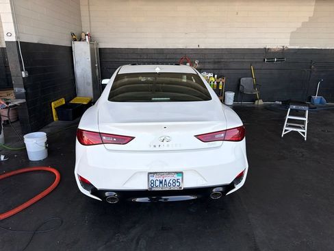 Used 2018 INFINITI Q60 2.0t w/ Moonroof Package RWD image 2