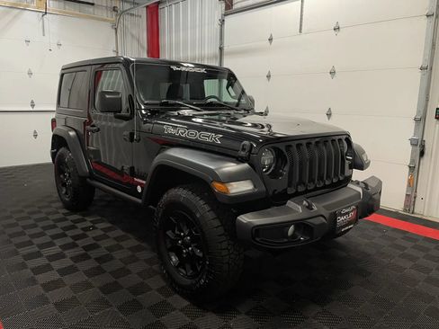 Used 2022 Jeep Wrangler Sport AWD/4WD image 9