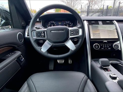 Certified 2025 Land Rover Discovery Dynamic SE AWD/4WD image 5
