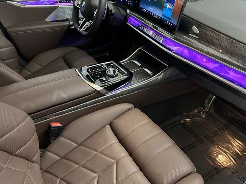 Used 2025 BMW 750e xDrive w/ Luxury Rear Seating Package image 33