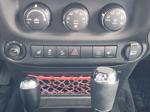 Used 2017 Jeep Wrangler Unlimited Rubicon AWD/4WD image 20
