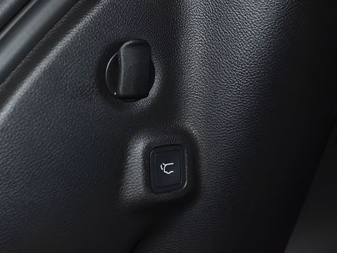New 2026 Jeep Compass Latitude w/ Sun and Sound Group AWD/4WD image 30