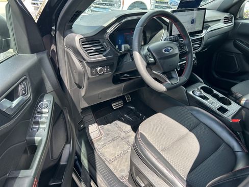 Certified 2023 Ford Escape ST-Line w/ Tech Pack #1 AWD/4WD image 7