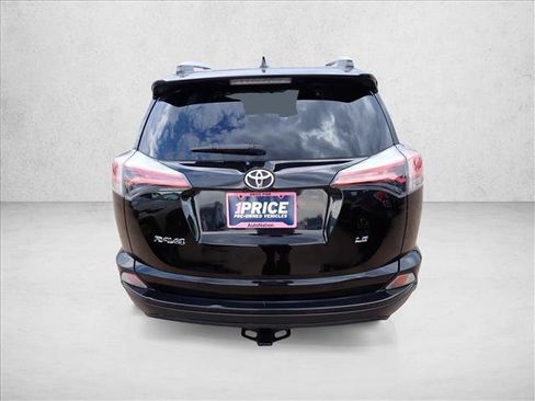 Used 2016 Toyota RAV4 LE FWD image 3