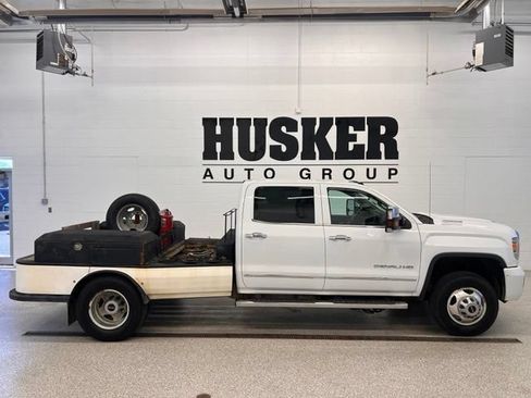 Used 2019 GMC Sierra 3500 Denali w/ Duramax Plus Package AWD/4WD image 2