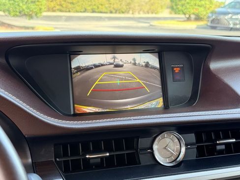 Used 2018 Lexus ES 350 w/ Ultra Luxury Package image 28