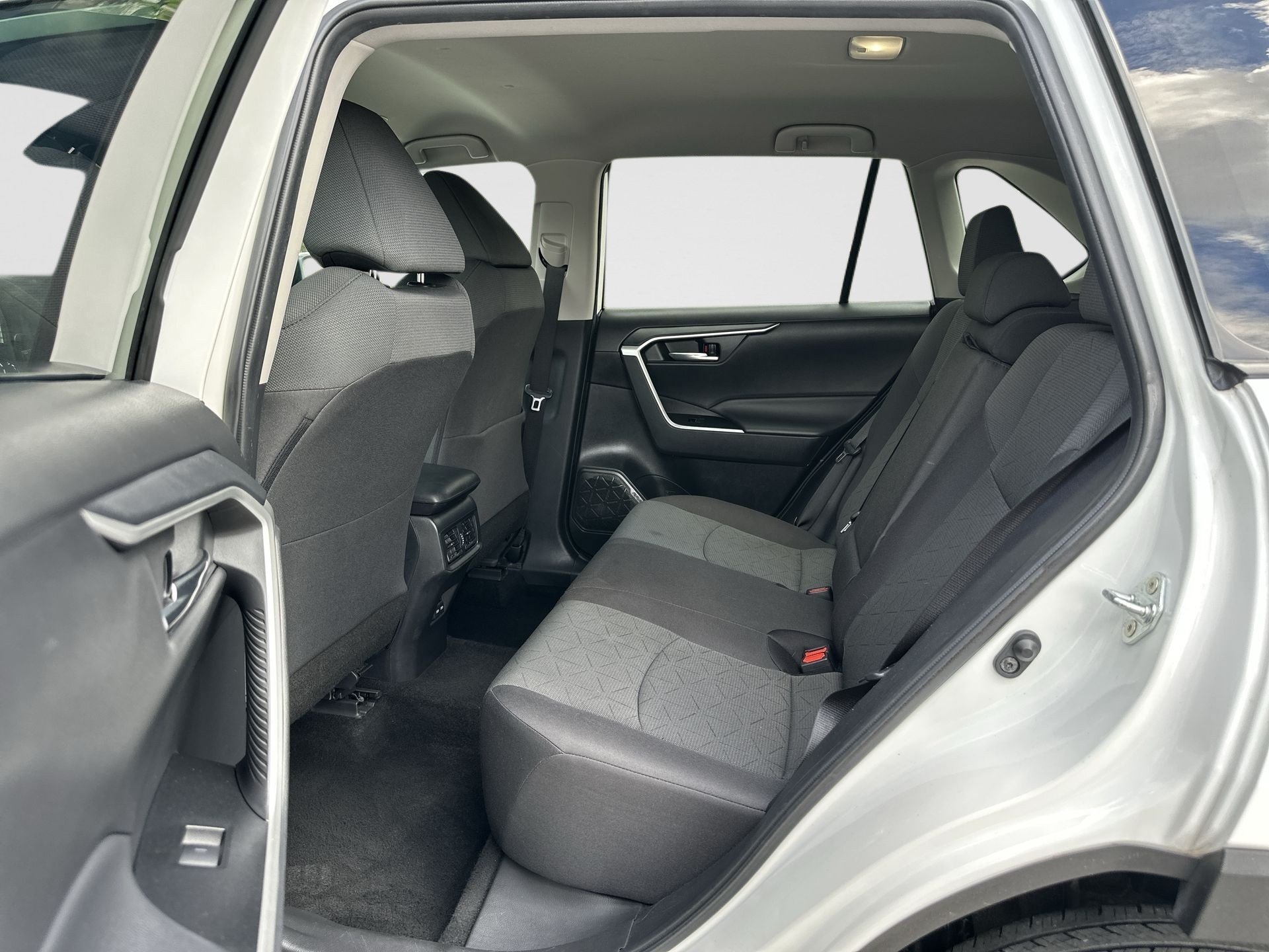 Used 2024 Toyota RAV4 XLE FWD image 24