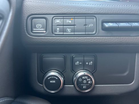 Used 2022 GMC Yukon Denali RWD image 15