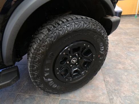 Used 2023 Ford Bronco Wildtrak image 9