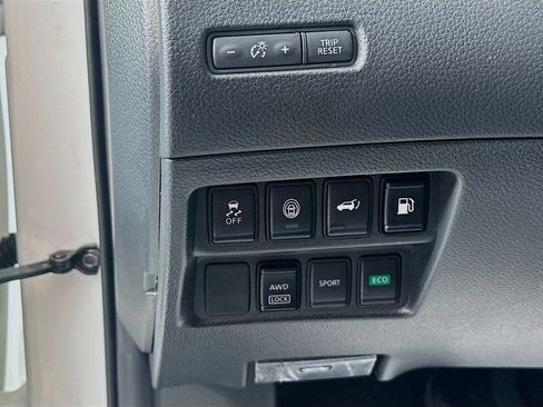 Used 2019 Nissan Rogue SV AWD/4WD image 10