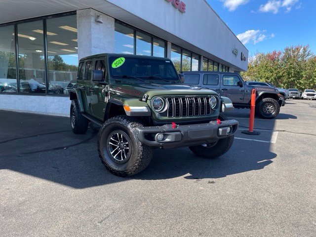Used 2024 Jeep Wrangler Unlimited Rubicon AWD/4WD image 3