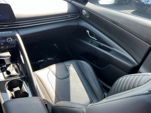 Used 2021 Hyundai Elantra Limited FWD image 19