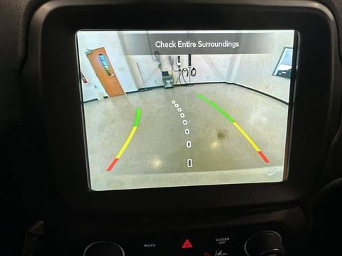 Used 2022 Jeep Renegade Limited AWD/4WD image 18