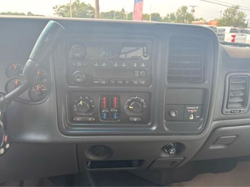 Used 2006 Chevrolet Silverado 2500 LT w/ Snow Plow Prep Package AWD/4WD image 23