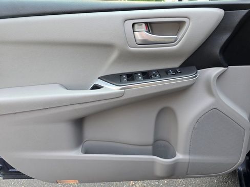 Used 2016 Toyota Camry LE FWD image 21