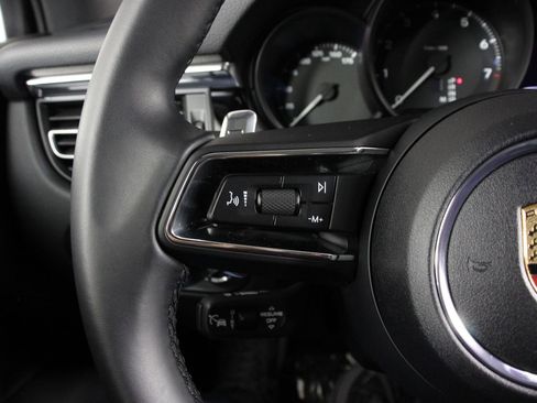 Certified 2025 Porsche Macan image 14