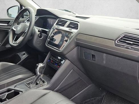 Used 2022 Volkswagen Tiguan SE FWD image 16
