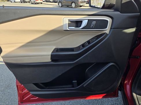 Used 2020 Ford Explorer XLT RWD image 17