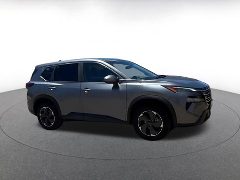 Used 2025 Nissan Rogue SV AWD/4WD image 2