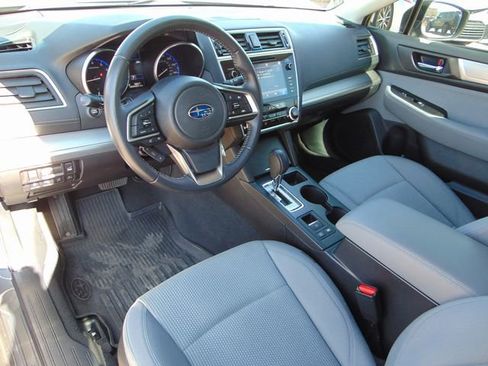 Used 2019 Subaru Outback 2.5i Premium image 11
