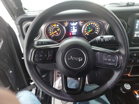 Used 2022 Jeep Wrangler Sport AWD/4WD image 9