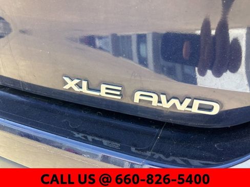 Used 2021 Toyota Highlander XLE image 9