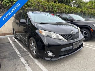 Used 2014 Toyota Sienna SE FWD video 1