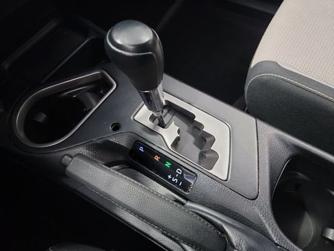 Used 2018 Toyota RAV4 XLE FWD image 27