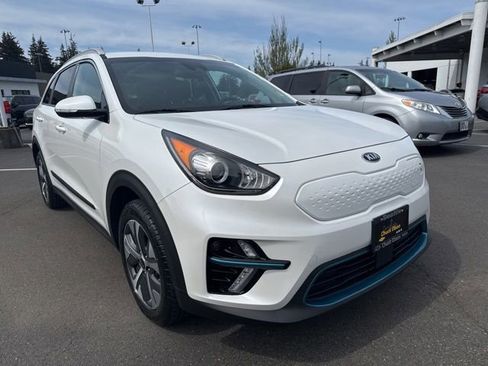 Used 2019 Kia Niro EX w/ Cold Weather Package 2.0 FWD image 3