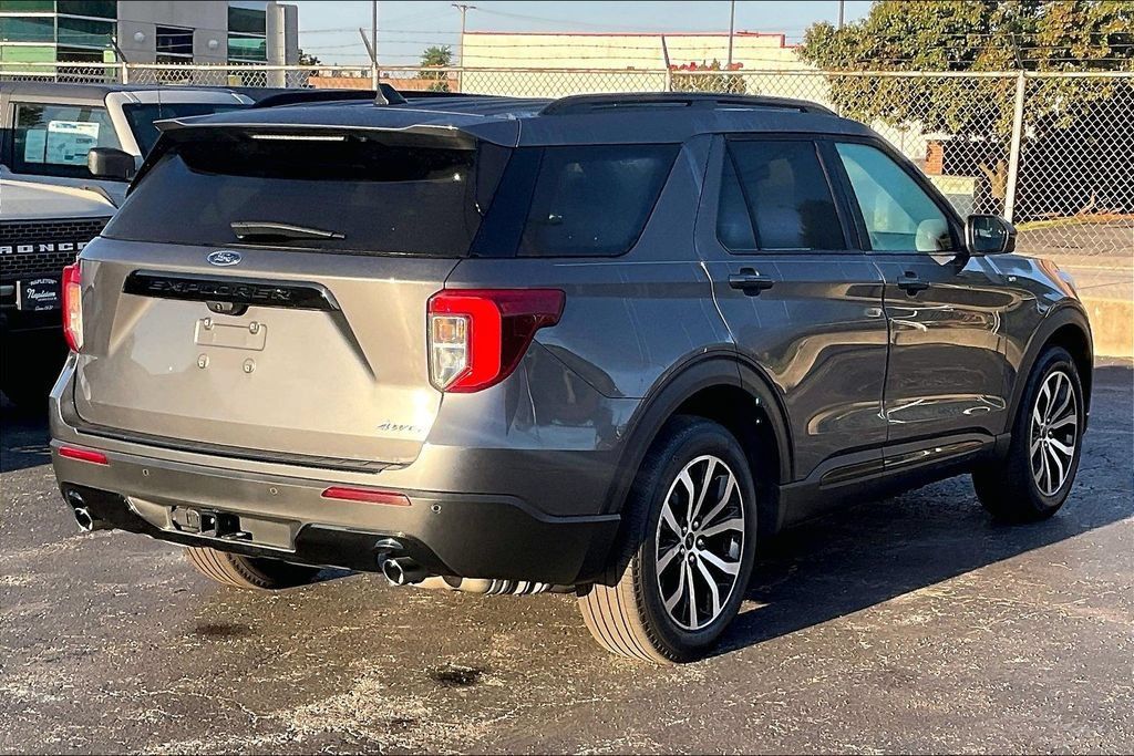 Used 2024 Ford Explorer ST-Line w/ Class IV Trailer Tow Package AWD/4WD image 12