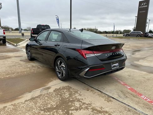 Used 2025 Hyundai Elantra SEL image 7