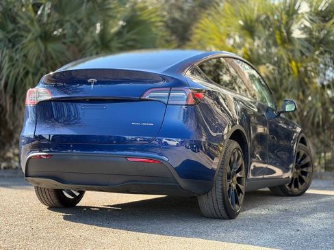 Used 2022 Tesla Model Y Long Range AWD/4WD image 13