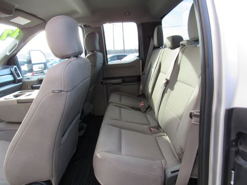 Used 2017 Ford F250 XLT w/ XLT Premium Package image 29