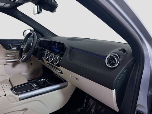 Used 2025 Mercedes-Benz GLA 250 image 30