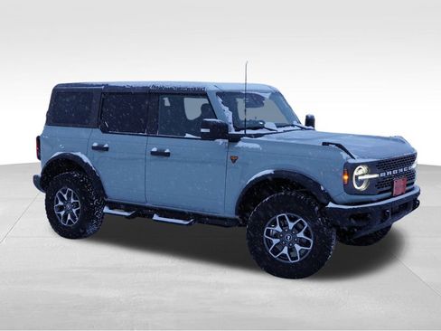 Used 2024 Ford Bronco Badlands image 2