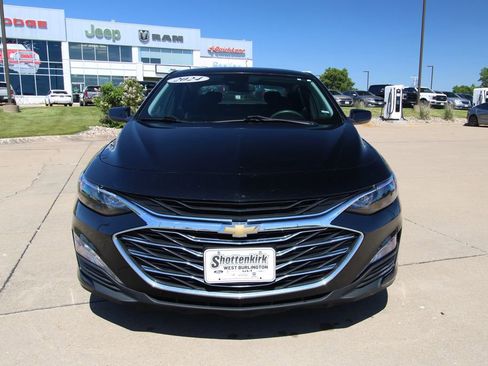 Used 2024 Chevrolet Malibu LT FWD image 2