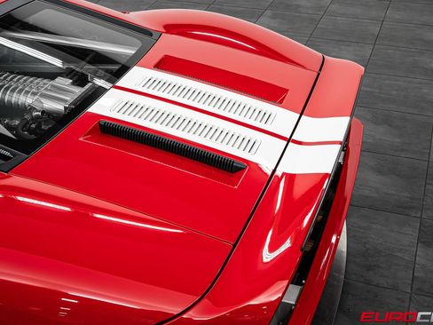 Used 2005 Ford GT RWD image 17