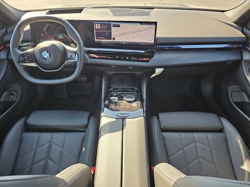 Certified 2025 BMW 530i xDrive 530i xDrive w/ Premium Package image 10