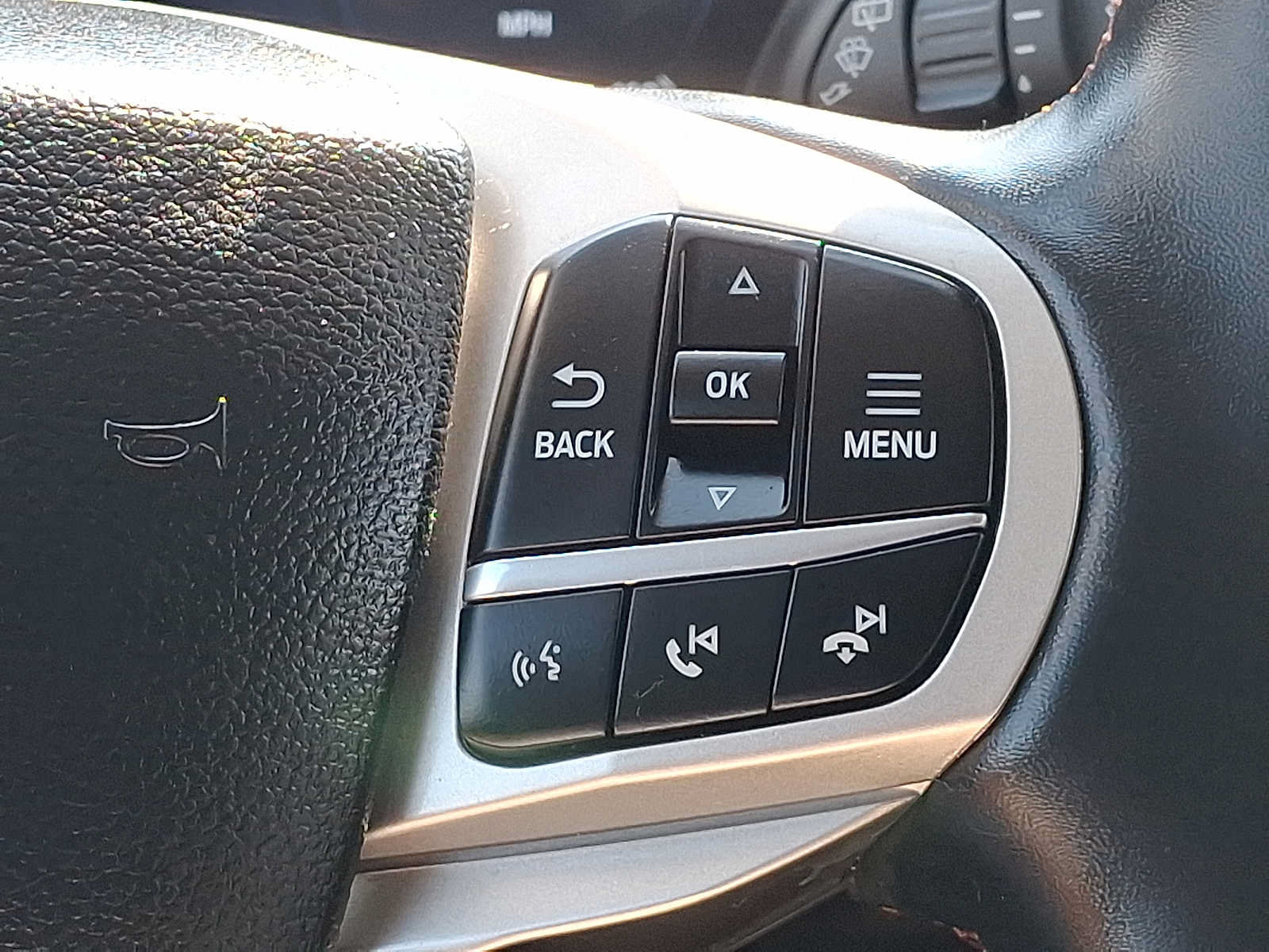 Used 2025 Ford Explorer Active w/ Active Comfort Package AWD/4WD image 21