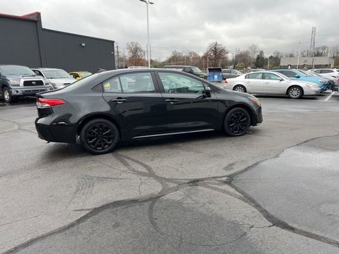 Used 2022 Toyota Corolla LE image 5