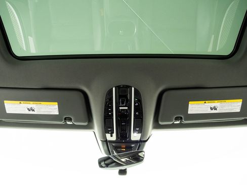 Certified 2023 Porsche Cayenne AWD/4WD image 19