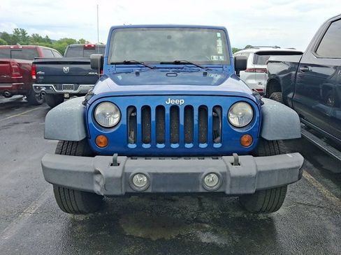 Used 2010 Jeep Wrangler Unlimited Sport AWD/4WD image 2